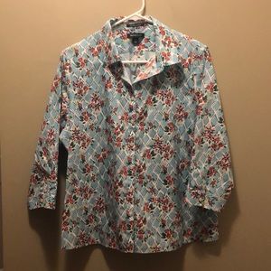 3/4 sleeve button down collared shirt